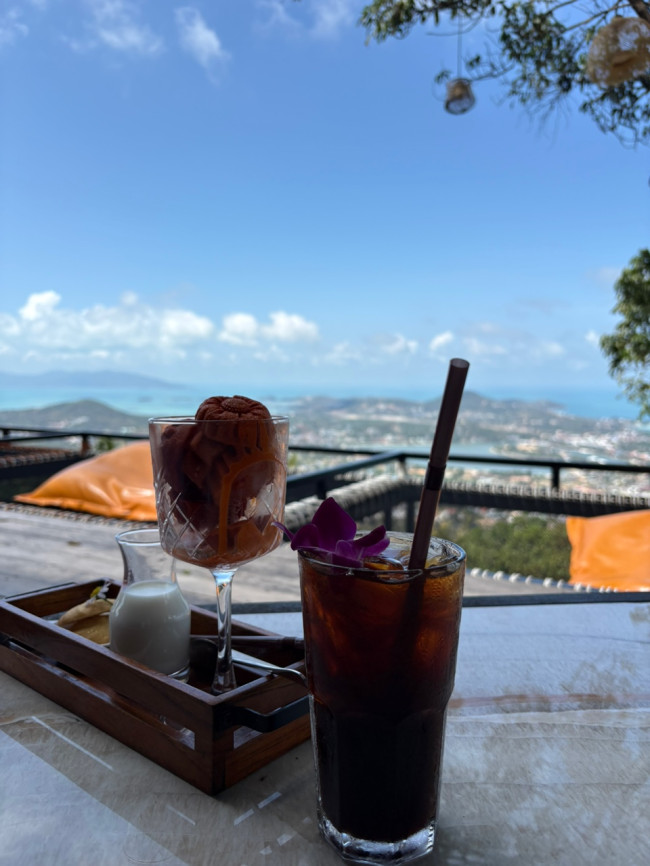 코코사무이 허니문 패키지 중 뷰맛집 카페에서